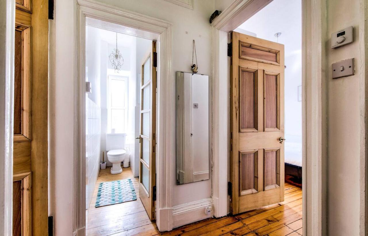 Entire Period Flat By City Centre Edimburgo Esterno foto